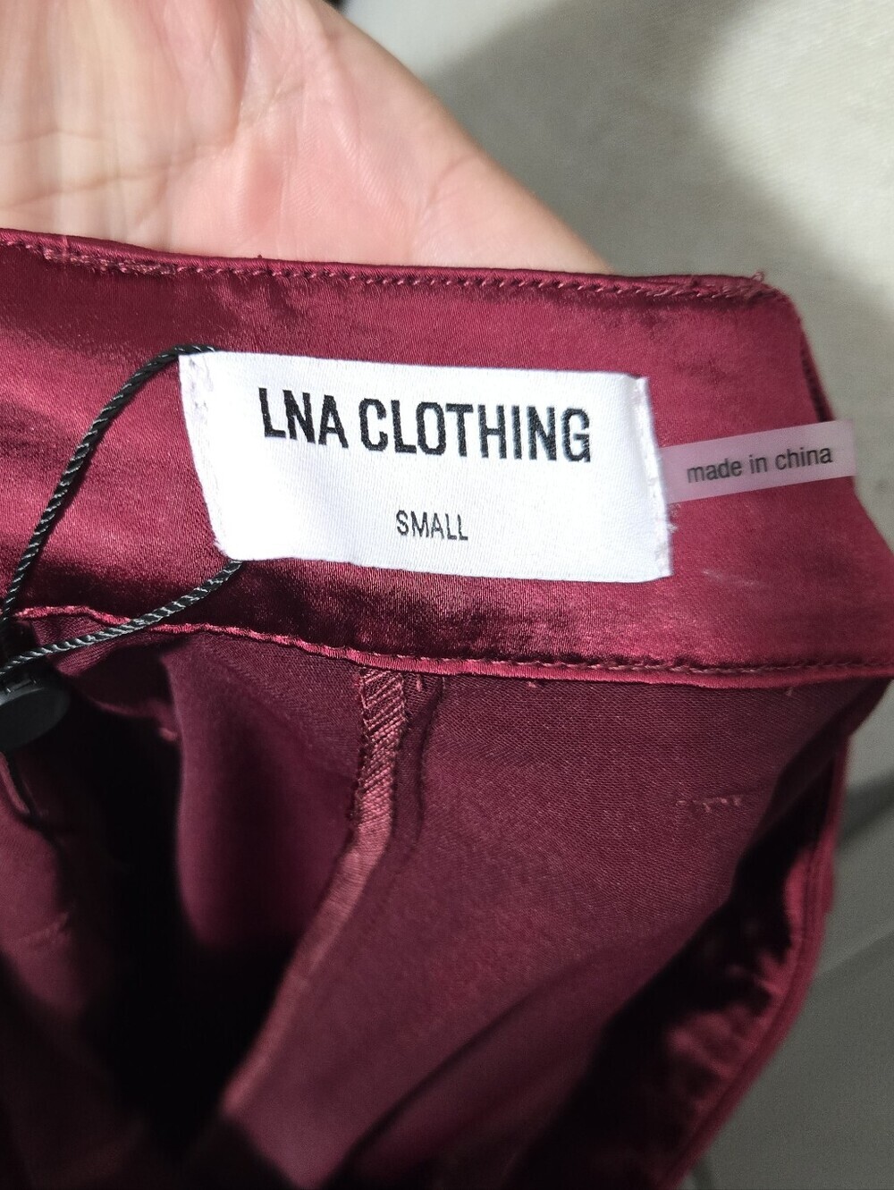 LNA Clothing lou silky cargo pant in lambrusco Like New Size Small - Picture 5 of 15